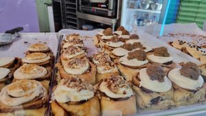 Cinnamon rolls in counter at Have a Roll in Antwerpen