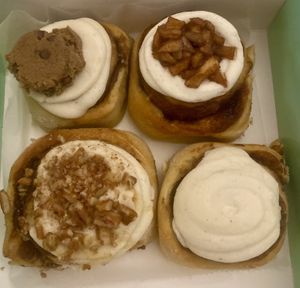Take away box with cookie dough, apple cinnamon, caramel pecan and the classic.  at Have a Roll in Antwerpen