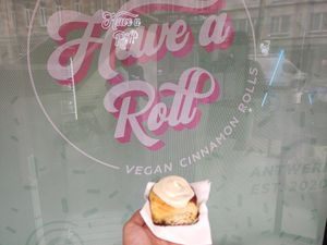 Normal cinnamon roll at Have a Roll in Antwerpen