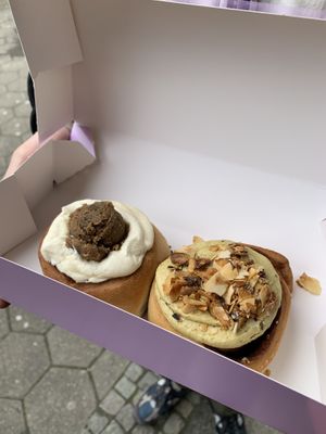 Cookie dough in the left and pistachio + roasted sugary almonds on the right   at Have a Roll in Antwerpen