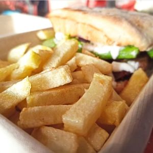 Combo papás más hamburguesas at Vegan Rock in Antofagasta