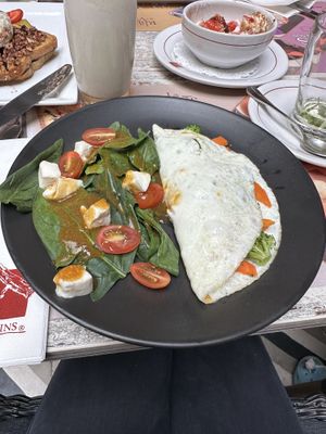 Not vegan. Not at all what their vegan menu shows.  at La Route Des Vins Cholula in San Andres Cholula