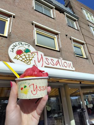  at Janssen's IJssalon in Boskoop