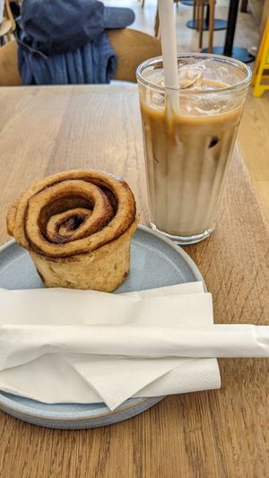 Vegan cinnamon bun and a decaf iced oat latte at Lavell Bike + Bean in London