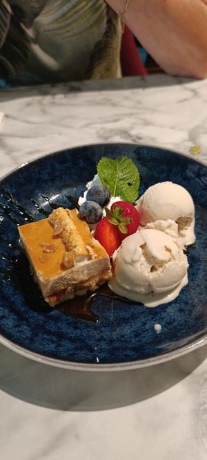 Vegan vanille-ijs, Hazelnoot en gezouten karamel at Taveerne Het Wetshuys in Almelo