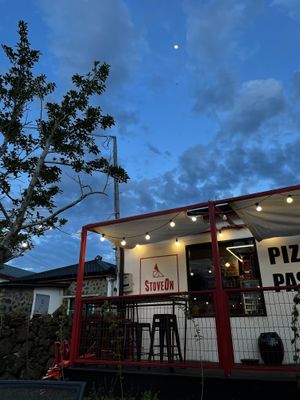 The yard at Stove On 스토브온 in Jeju