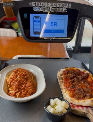 Robot delivers your food  at Stove On 스토브온 in Jeju