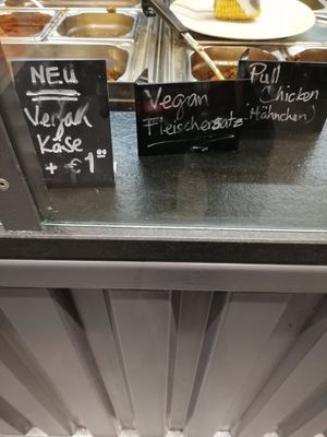 Veganer Käse und Fleischersatz at Loco Chicks in Hamburg