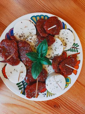 Vegan mozzarisella and dried tomatoes at Sassy's in Oostende