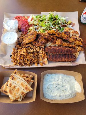 Vegane Grillplatte mit Vetacreme und Tzatziki 😍 at Vegan Souvlaki in Athens