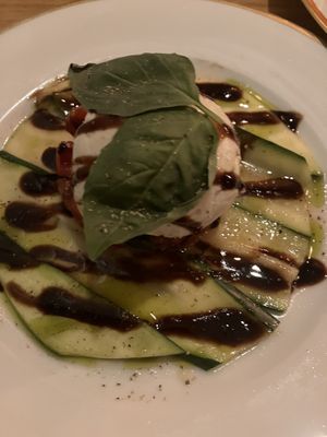 Voorgerecht met vegan mozzarella   at Cometa in Amsterdam