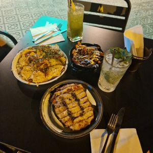 Nachos, milanesa & sweet potato fries at Bar Botánico - La Suegra del Jardinero in Barcelona