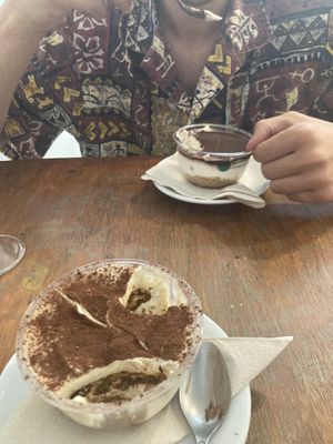 tiramisu and cheesecake  at Col Cavolo - Vegan Bistrot in Rome