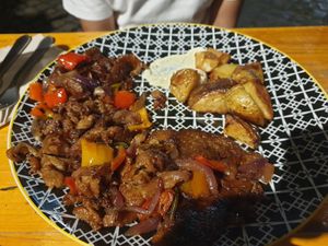Sweet and sour seitan with mustard and red peppers and side of potatoes €13.00 at Col Cavolo - Vegan Bistrot in Rome