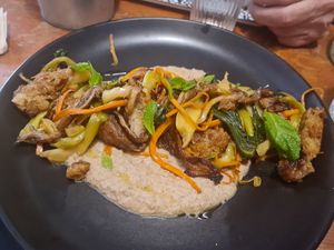 Seitan con verdure e funghi, su crema di funghi at Col Cavolo - Vegan Bistrot in Rome