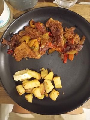 Posticino davvero adorabile, cibo buono, servizio caloroso. I prezzi sono onesti e ti alzi davvero soddisfatto. Noi abbiamo provato la lasagna, il seitan (strepitoso), il tutto acc at Col Cavolo - Vegan Bistrot in Rome