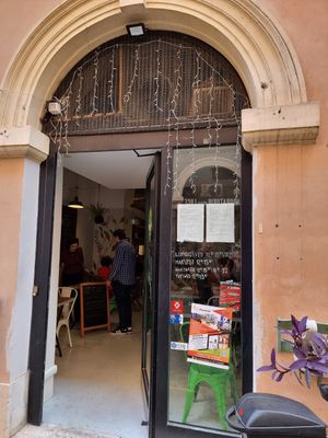 Front and entrance at Col Cavolo - Vegan Bistrot in Rome