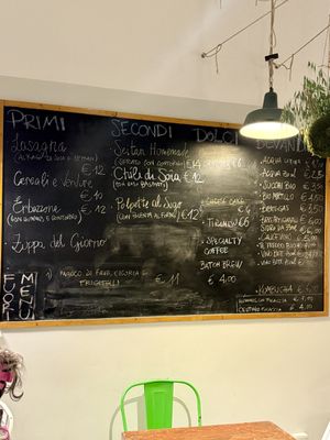 Specials board  at Col Cavolo - Vegan Bistrot in Rome