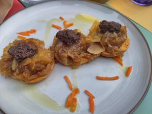 Caramelized onions on toast with olive Pathe at Il Moderno in Perugia