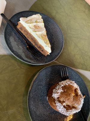 Vegan mango-kokosmuffin  at Beyond Lunchcafé & Patisserie in Nuenen