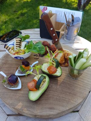 Geïmproviseerd vegan borrelplankje at de Brielsche Aap in Brielle