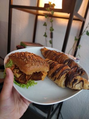 Flotte lotte & schokoschnute at Hempies - Odonien Biergarten in Cologne