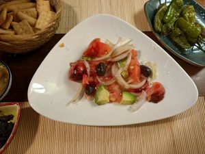 Ensalada de entrante at Can Baumes in Tavertet