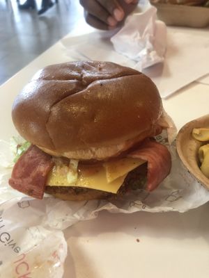 Deluxe chicken burger at Side Chicks in San Antonio