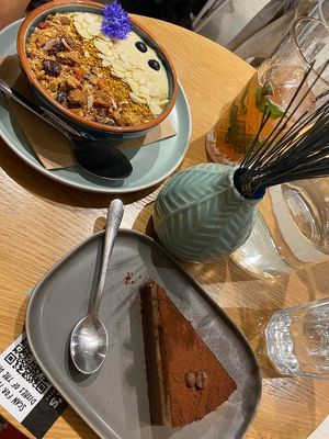 Vegan mocha cheesecake and berry smoothie bowl at Rubik's in Thessaloniki