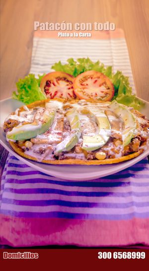 Patacón con todo at La Revolución de la Cuchara in Bogota