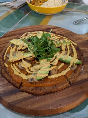 Cauli-pizza at Alkalime in Abu Dhabi