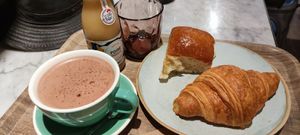 First breakfast in this place at Land & Monkeys - Amsterdam in Paris