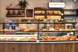 Recettes de pains à base de farines bio, pâtisseries artisanales, viennoiseries, sandwichs et salades de saison... bien sûr toujours en version 100% végétale et 100% gourmande at Land & Monkeys - Amsterdam in Paris