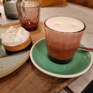 Latte at Land & Monkeys - Amsterdam in Paris