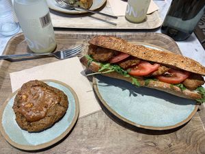Sandwich and monkey cookie   at Land & Monkeys - Amsterdam in Paris