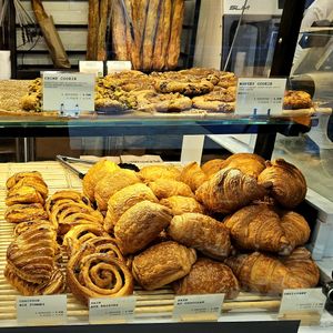 Viennoiseries and cookies at Land & Monkeys - Amsterdam in Paris