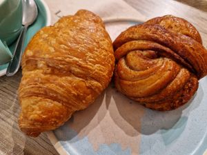 Croissant and Cinnamon Roll at Land & Monkeys - Amsterdam in Paris
