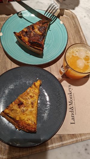 Quiche zucchini and onion at Land & Monkeys - Amsterdam in Paris