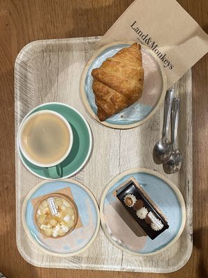   at Land & Monkeys - Amsterdam in Paris