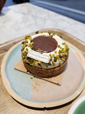 Pistazien Cake at Land & Monkeys - Amsterdam in Paris