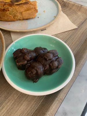 Chocolate-covered Monkeys at Land & Monkeys - Amsterdam in Paris