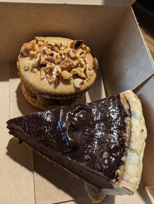 Succès Praliné Citron (in the back), Flan chocolat (in the front) at Land & Monkeys - Amsterdam in Paris