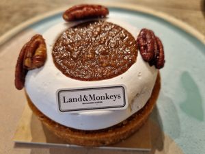  at Land & Monkeys - Amsterdam in Paris