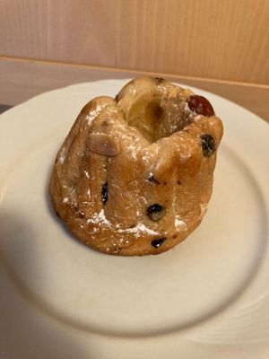 Vegan kouglof at Land & Monkeys - Amsterdam in Paris