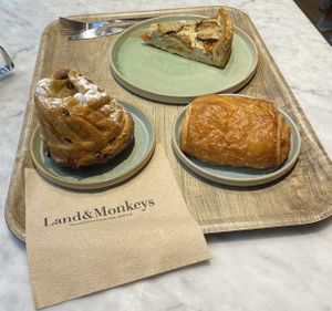 Superb breakfast  at Land & Monkeys - Amsterdam in Paris
