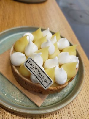 Te veel taartjes om uit te kiezen.. at Land & Monkeys - Amsterdam in Paris