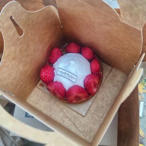 Tartelette aux fraises at Land & Monkeys - Amsterdam in Paris