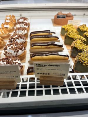Vegan eclairs with chocolate! at Land & Monkeys - Amsterdam in Paris
