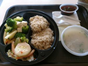 Sopa miso. Arroz integral. Verduras al vapor. Salsa de ajo. Excelente at Green Lotus in Queens
