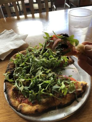 Quaint and quirky downtown pizza joint with an excellent vegan option at a reasonable price! Highly recommend if you’re in Roseburg! #Veganuary at Old Soul Pizza in Roseburg